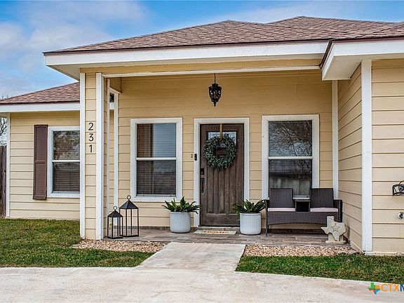 3rd image of 231 Oleander Ave