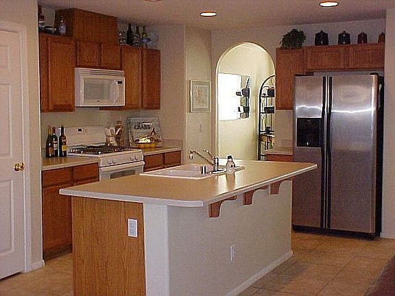 kitchen w/breakfast bar-island