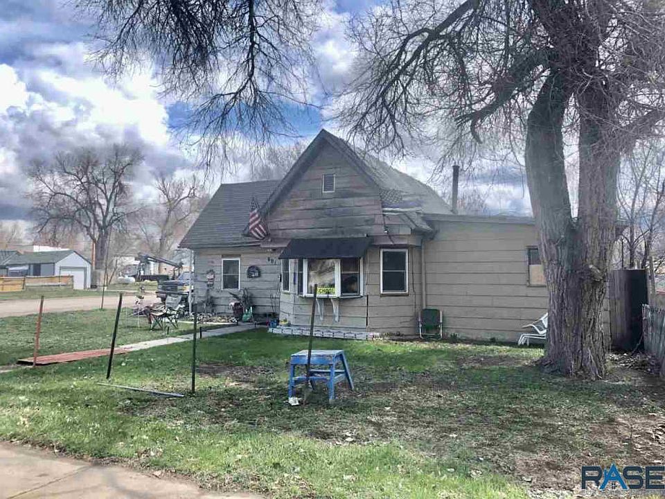 2nd image of 601 4th Ave