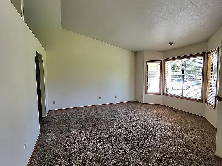 3 bed, 1484 sqft, $2,250 — Photo 2