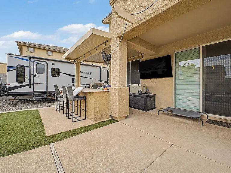 18235 W Ida Ln — Photo 40