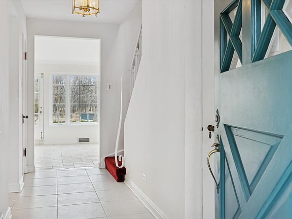 5th image of 220 Maplewood Rd