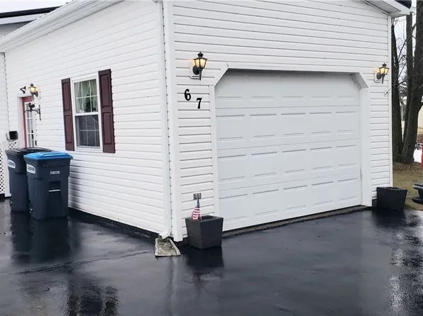 67 Center Ln, Bloomfield, NY 14469