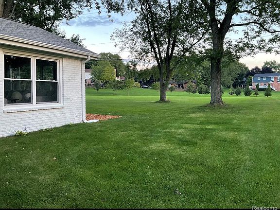 2nd image of 5362 McCandlish Rd