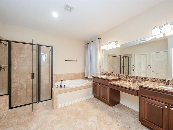 5th image of 702 Floriencia St