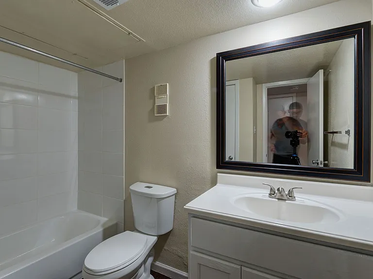 Meyerland Court Apartments — Photo 16