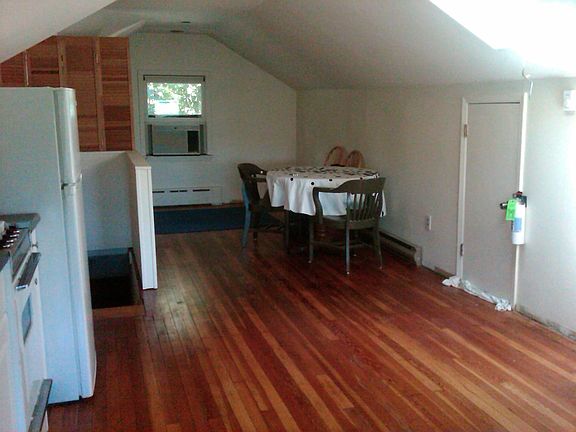 3rd image of 82 Mearns Ave