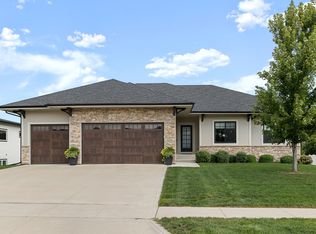 685 Daybreak Dr, Waukee, IA 50263