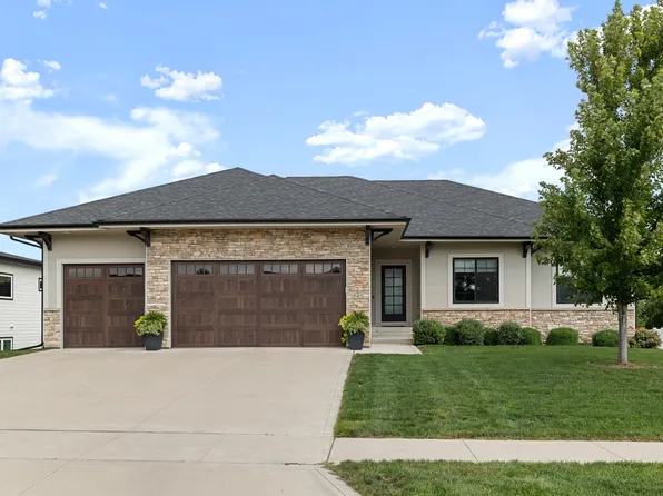 685 Daybreak Dr, Waukee, IA 50263