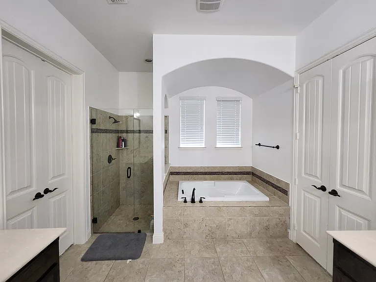 10647 Kingsford Ln — Photo 7