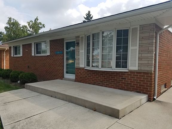 2nd image of 32608 Beechwood Dr