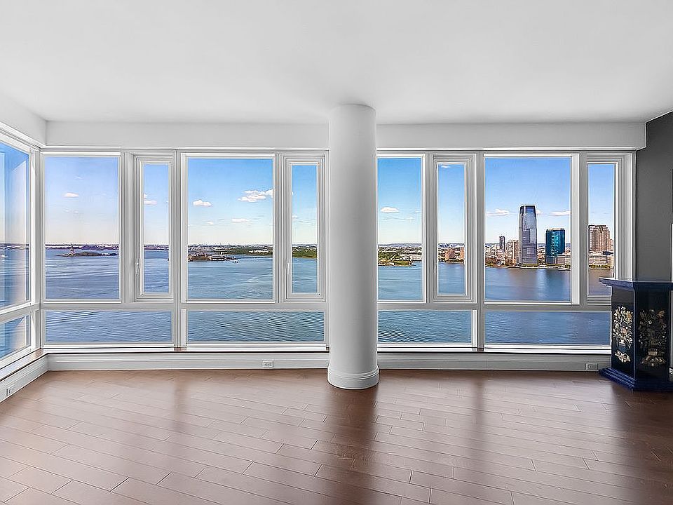 1st image of 70 Little St W Unit 28D