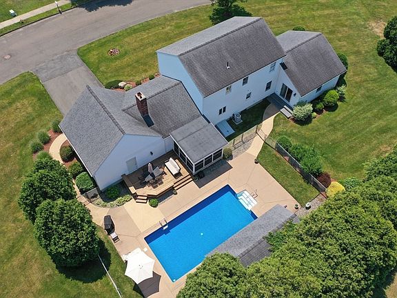3rd image of 35 Jennie Cir
