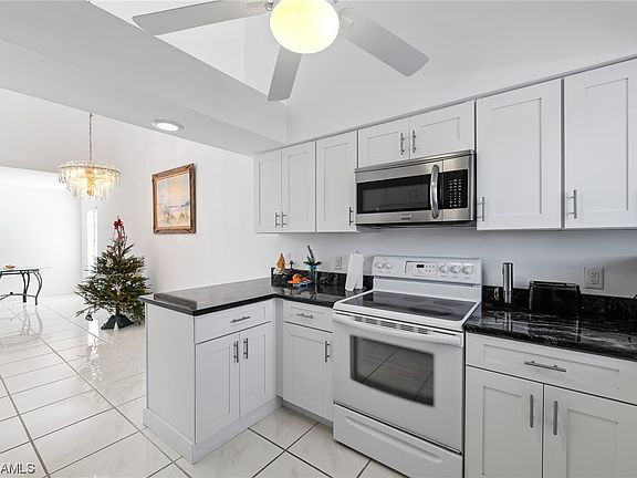 4th image of 621 SW 3rd Ct APT 102