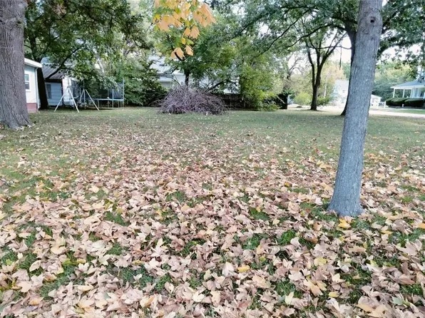 201 E School St, Hamilton, MO 64644