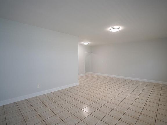 5th image of 8330 Byron Ave #3-3-8330
