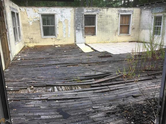 4th image of 5085 Gwendoline Dr