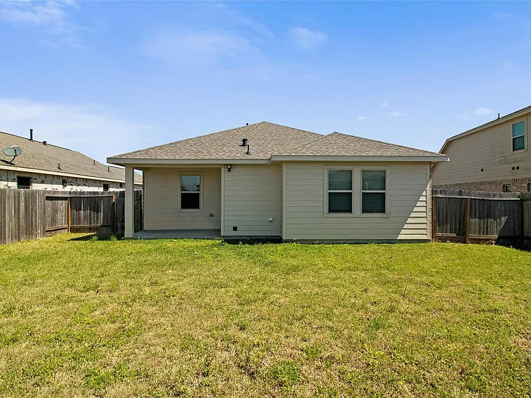 622 Little Cypress Ln — Photo 24
