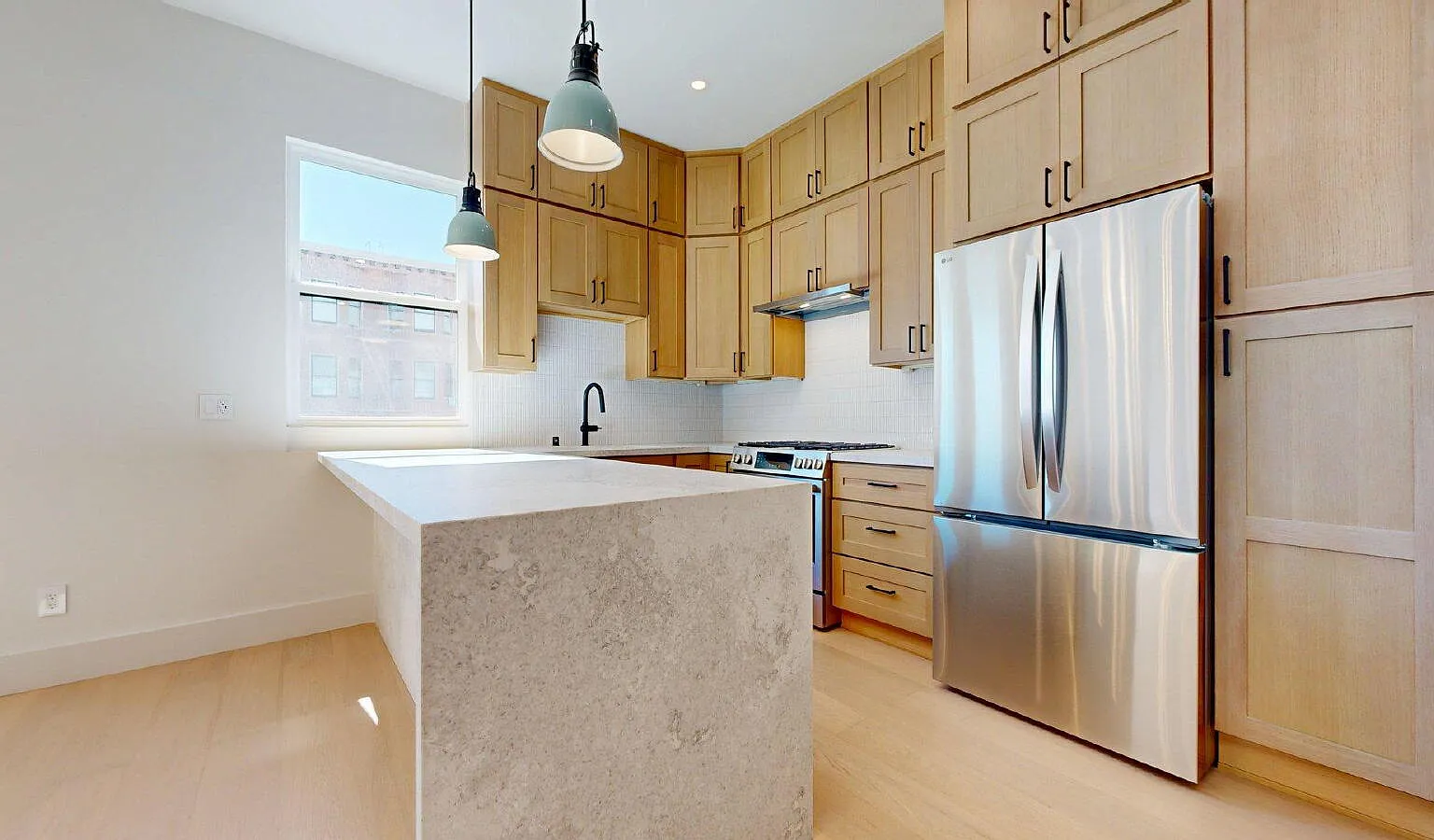 3 bed, 1.0 bath, 1194 sqft, $7,995 — Photo 4