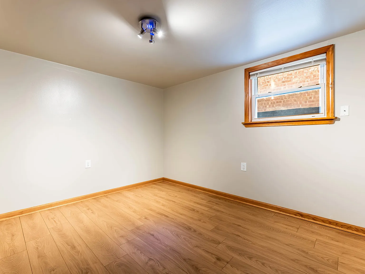 5936 S Kolin Ave — Photo 4