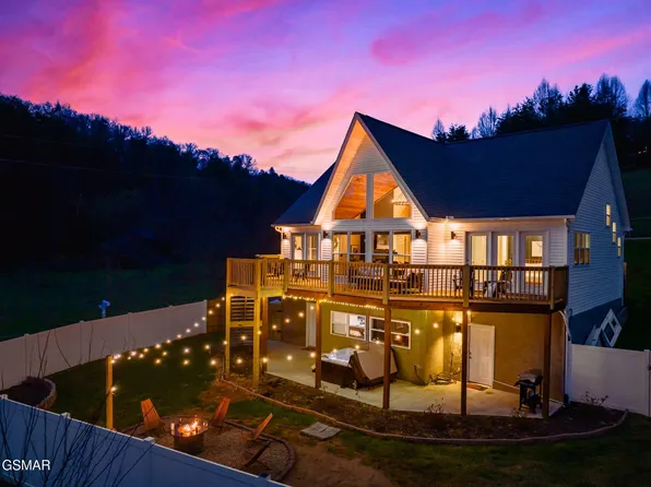 3885 Katelyns Ln, Sevierville, TN 37876