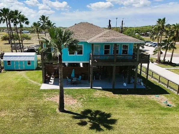 2106 S Young St, Rockport, TX 78382