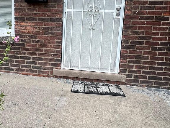 2nd image of 14967 Longview St