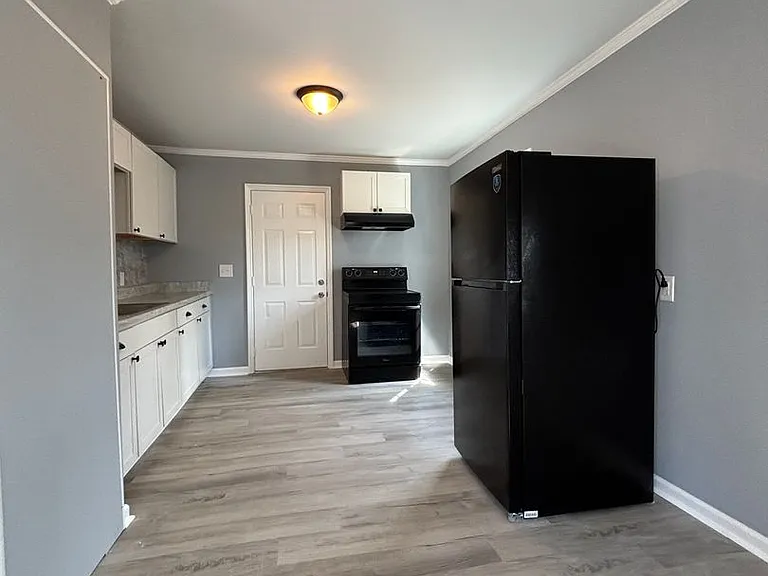 186 Home St — Photo 6