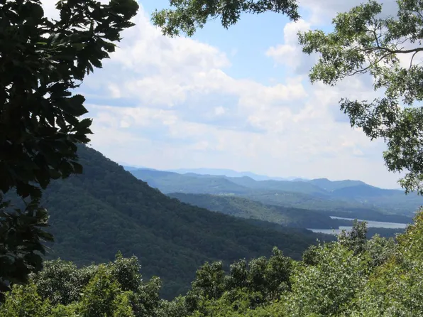 131 Shiloh Rdg, Hayesville, NC 28904