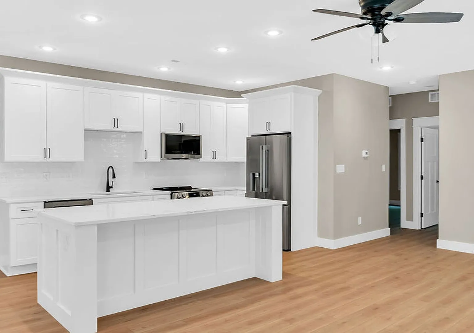 5 Bed 5 Bath New Build! Great for a Group of 16! *August 2027* — Photo 2