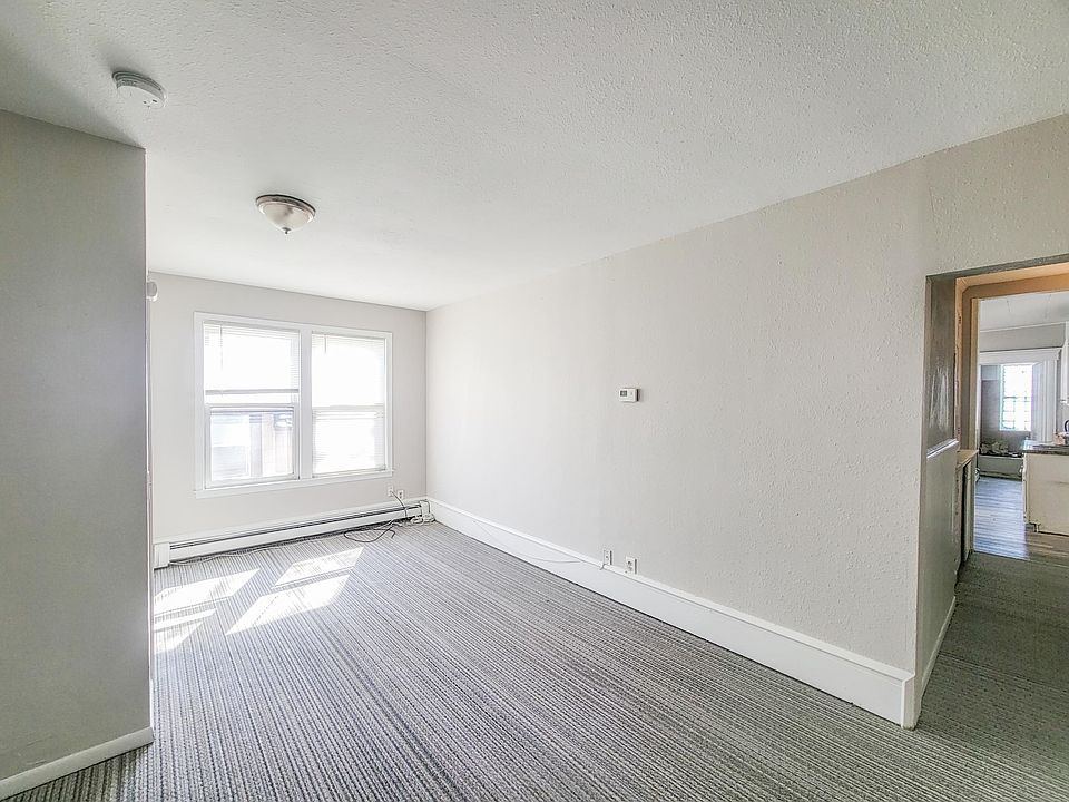 1st image of 644 Van Buren St NE APT 3