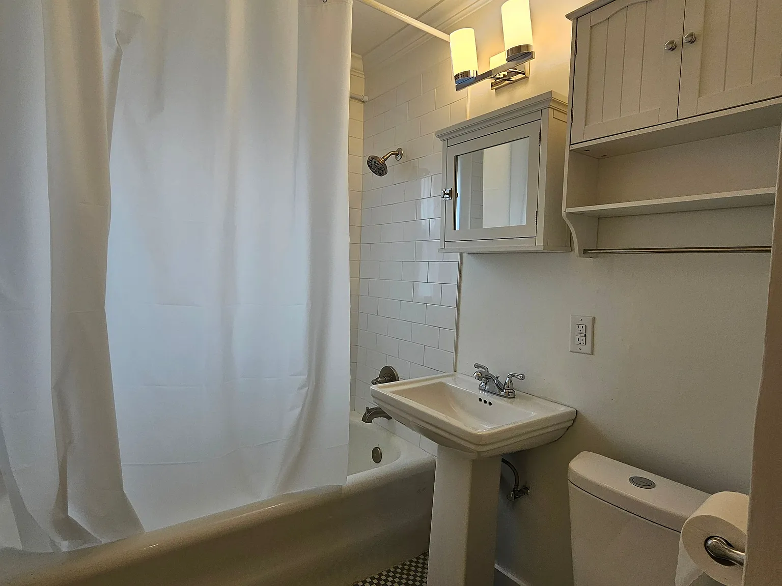 1 bed, 900 sqft, $1,200 — Photo 4