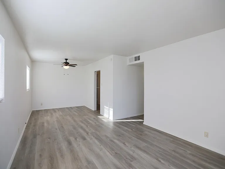 9018 Claremont Ave NE — Photo 3
