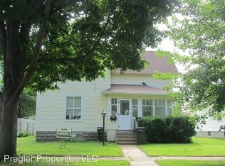 1008 Bluff St, Cedar Falls, IA 50613