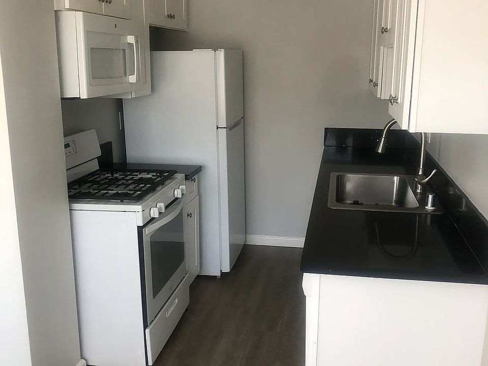 1st image of 1633 S Bundy Dr APT 9