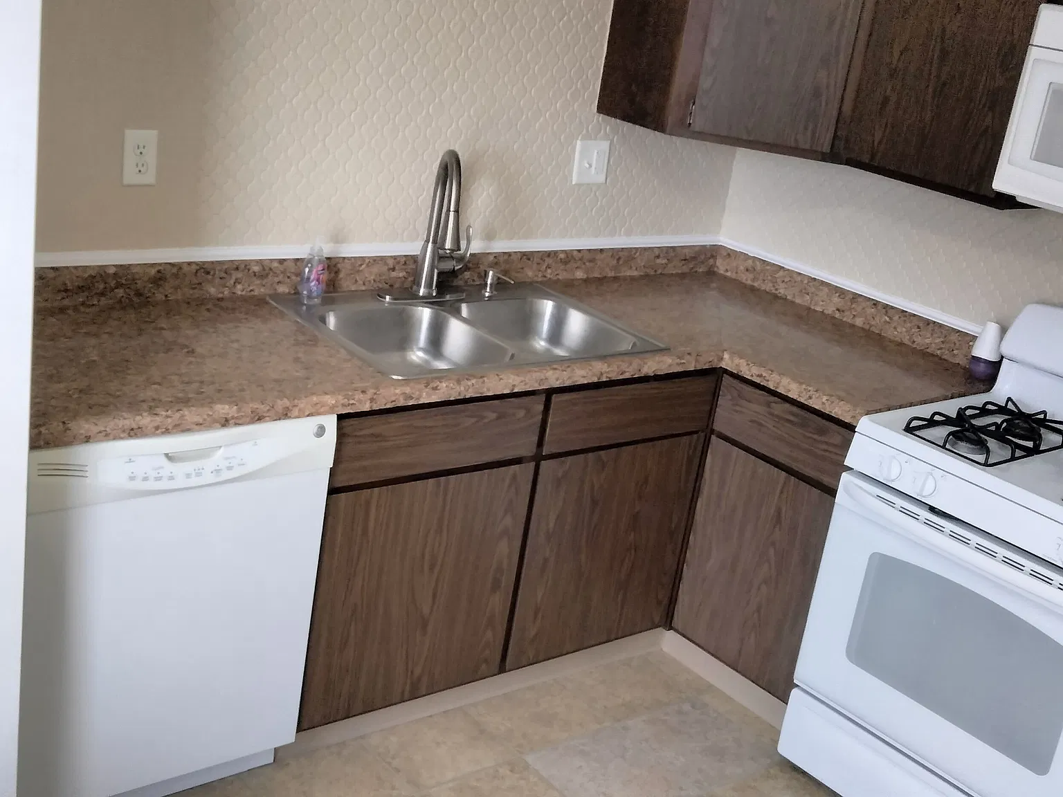 488 Columbia Avenue — Photo 4