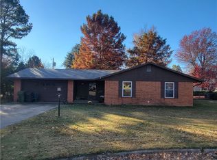 1112 Little John St, Rogers, AR 72756