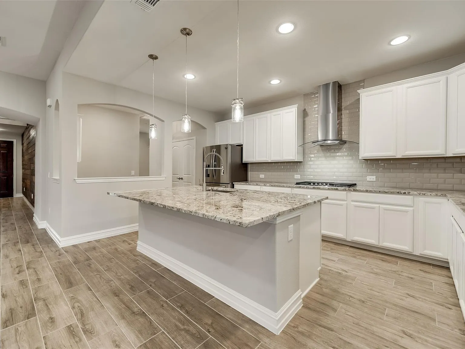 4 bed, 3.5 bath, 3655 sqft, $3,850 — Photo 3