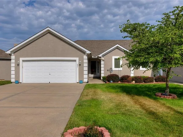 421 Marina Ct, Smithville, MO 64089