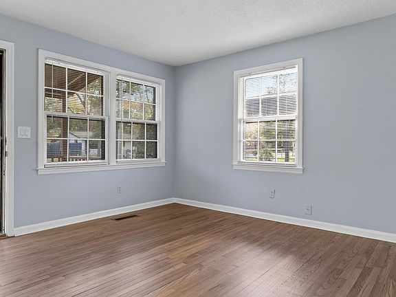 5th image of 135 Terry St