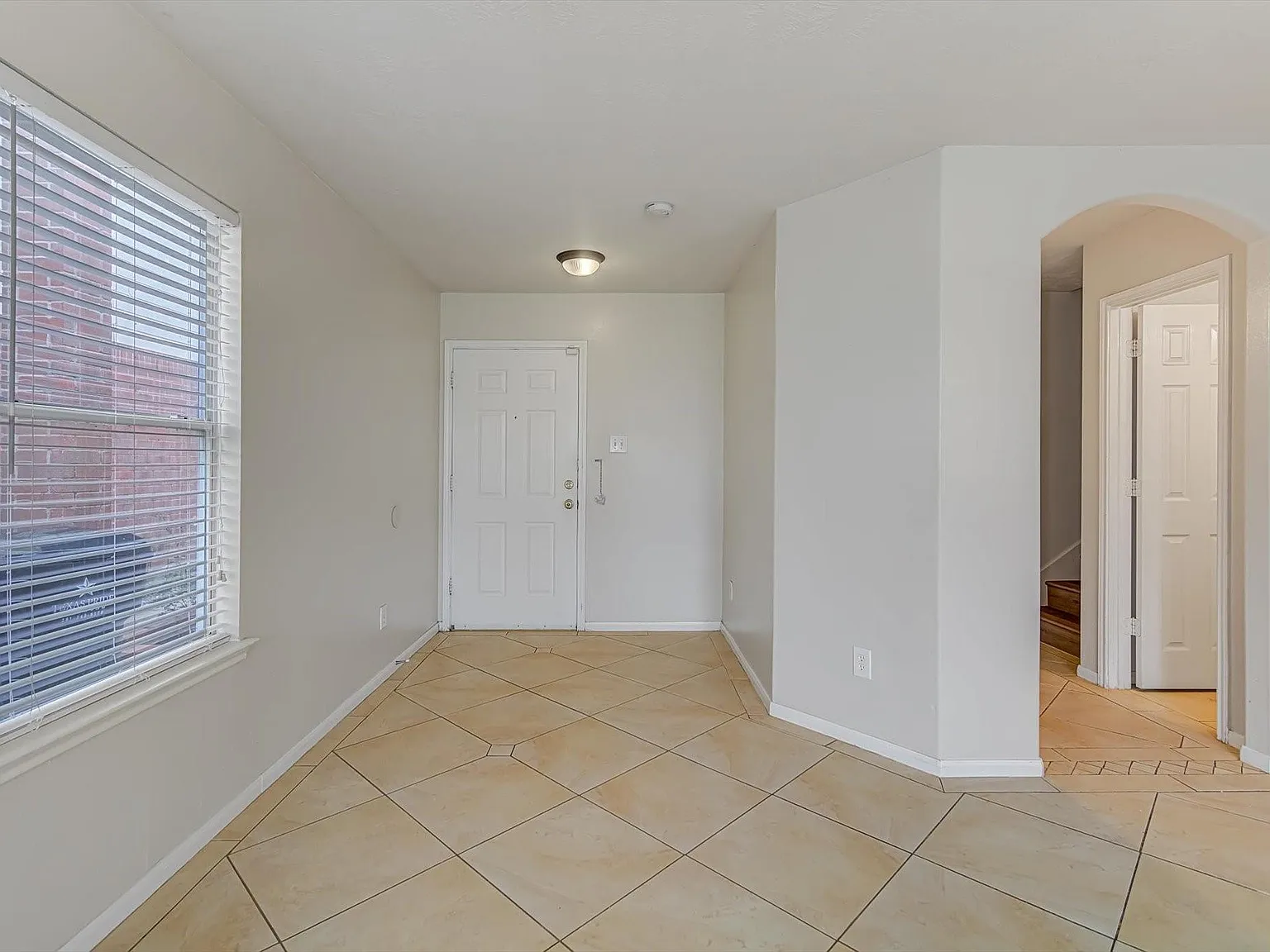 3 bed, 2.5 bath, 1684 sqft, $1,900 — Photo 3