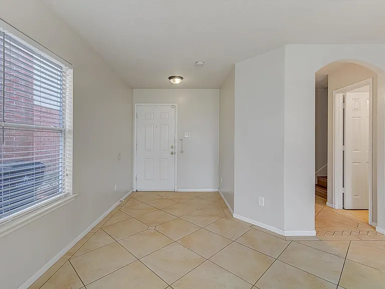 13983 Maximos Dr — Photo 3