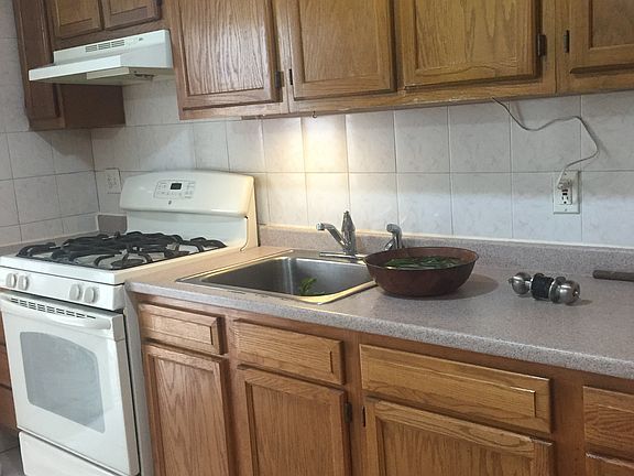 4th image of 2457 26th St