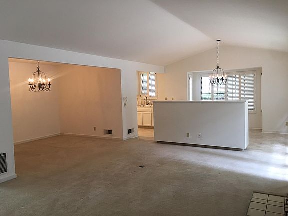 4th image of 18003 Harvard Ct