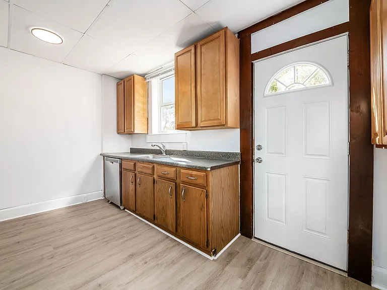2245 Summit St #2 — Photo 16