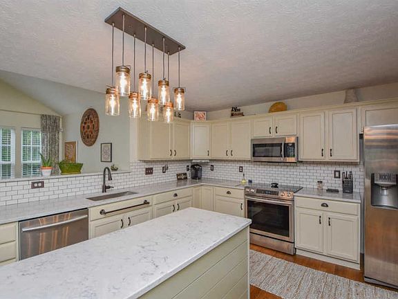 5th image of 6005 Delfair Ln