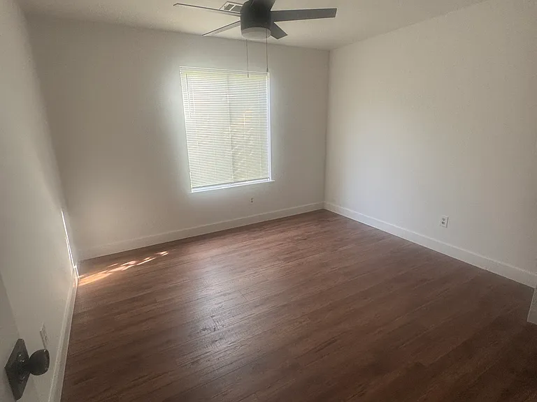 1050 Parkwest Ct — Photo 20