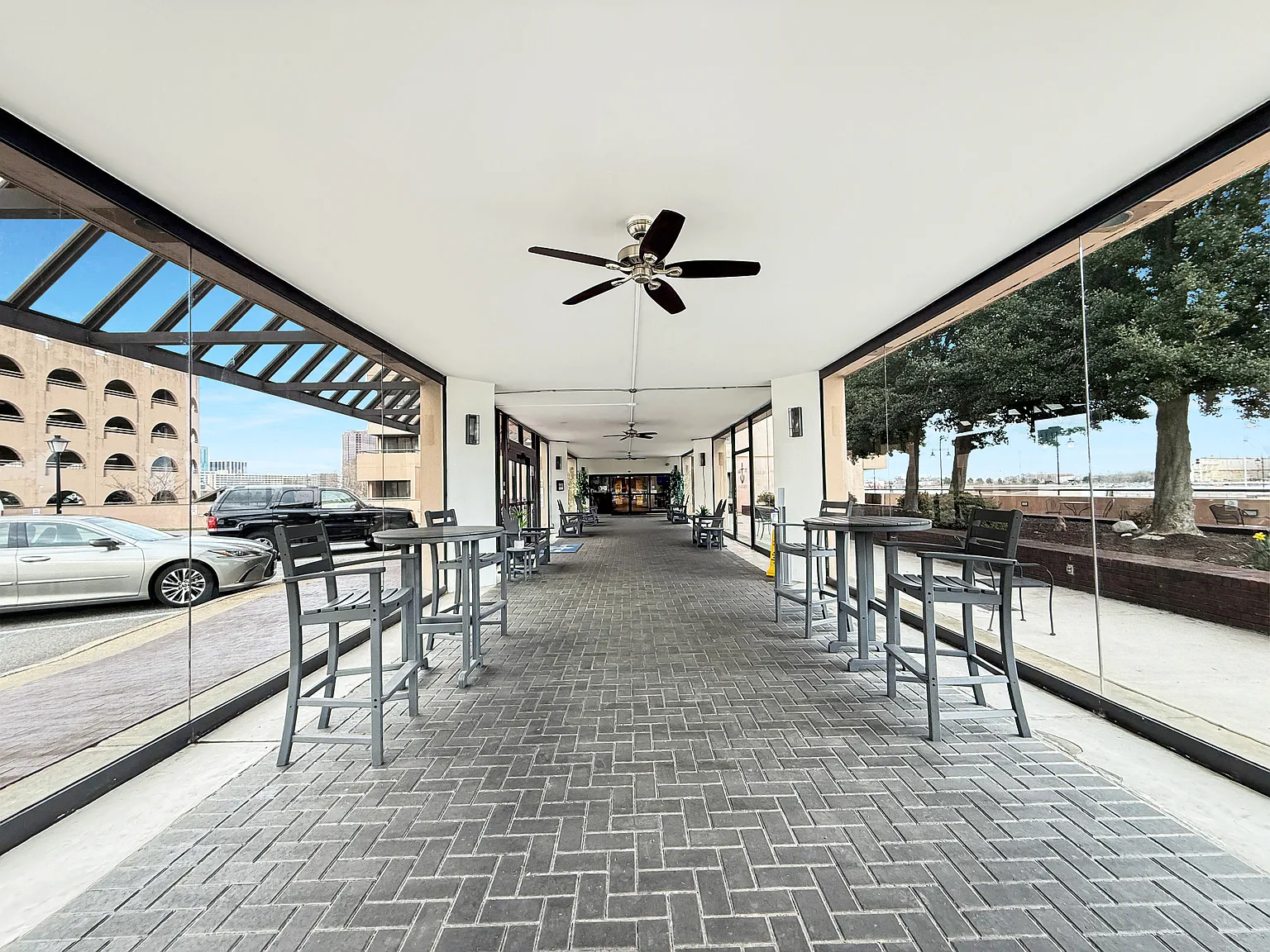 Harbor Tower Apartments — Photo 4
