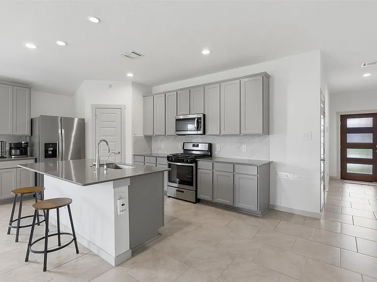 19039 Drayton Village Trce — Photo 1