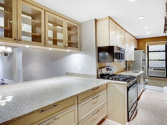 4th image of 140 E 95th St APT 2A